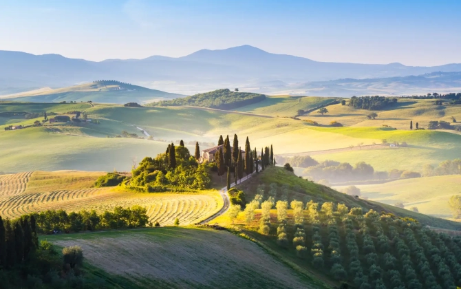 Agriturismo tra le colline, a San Quirico d'Orcia, durante il periodo della vendemmia