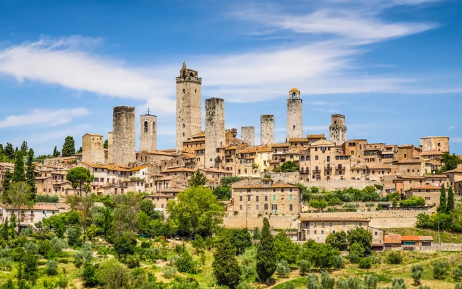 Stupenda vista della città medievale di San Gimignano in Toscana