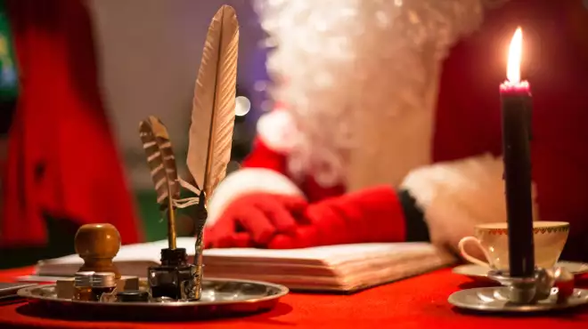 A Natale qui le sorprese non finiscono mai. Vieni a vivere il magico mondo dei balocchi e la sera della Vigilia un ospite speciale porterà tanti doni a tutti i bimbi buoni.