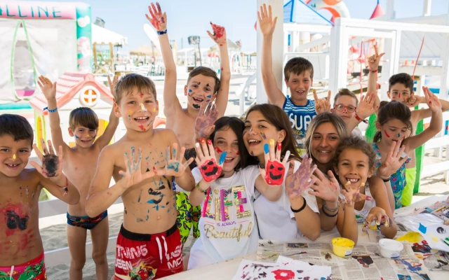 Color Alexandra Plaza Family Hotel