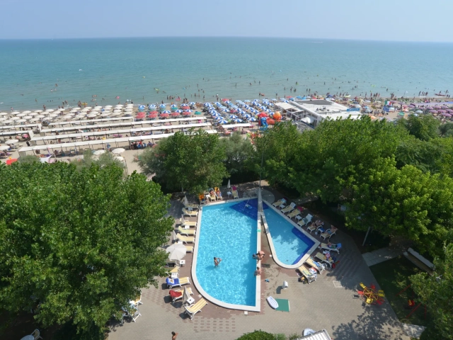 Color Alexandra Plaza Family Hotel