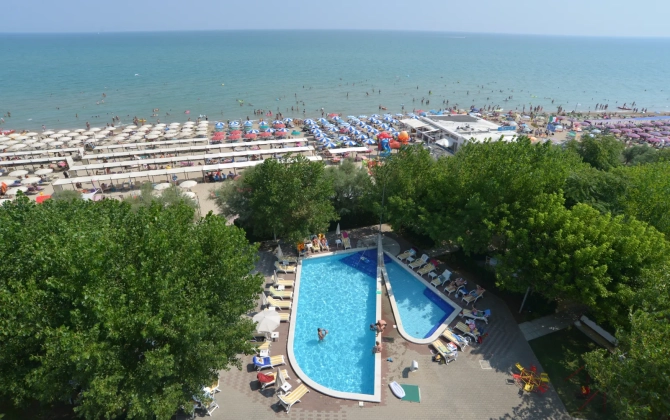 Color Alexandra Plaza Family Hotel