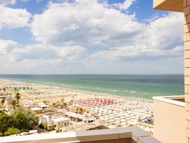 Color Alexandra Plaza Family Hotel