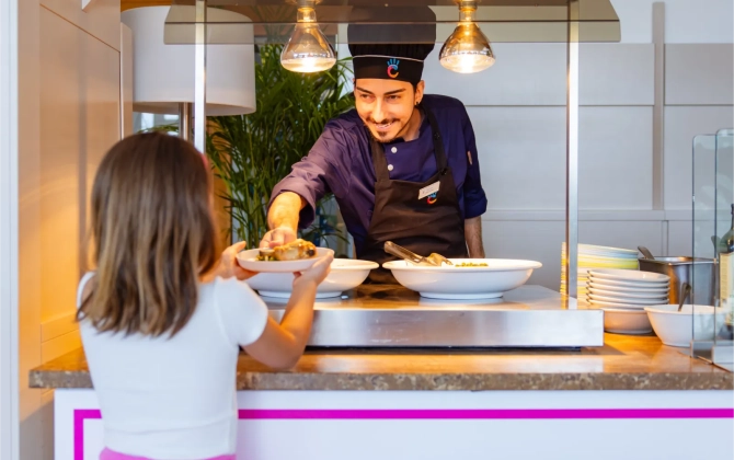 Color Alexandra Plaza Family Hotel