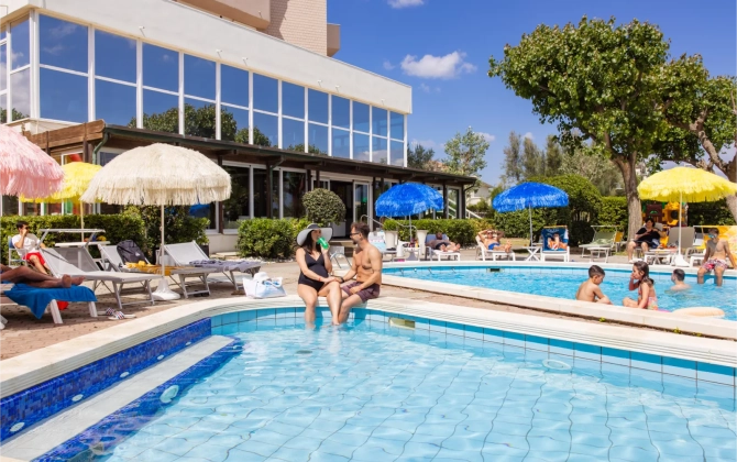 Color Alexandra Plaza Family Hotel