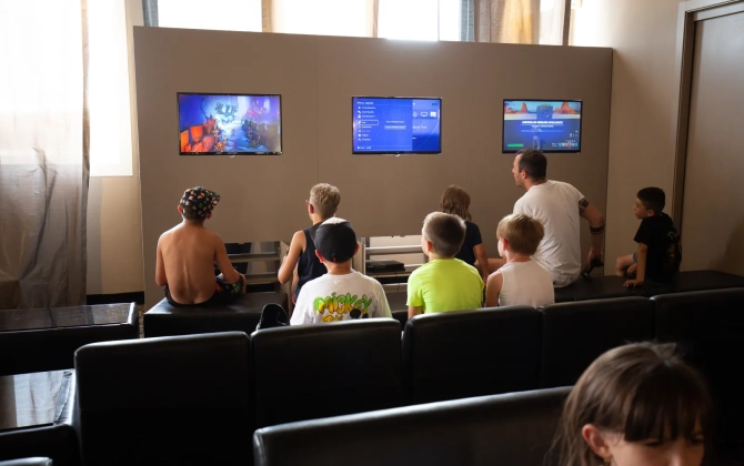 Color Miami Beach Family Hotel