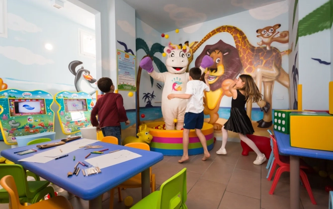 Color Mokambo Shore Hotel