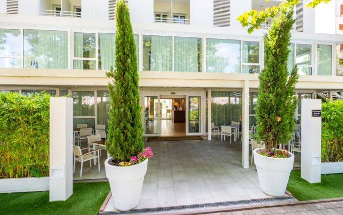 Color Mokambo Shore Hotel