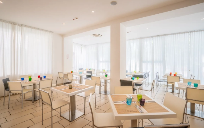 Color Mokambo Shore Hotel