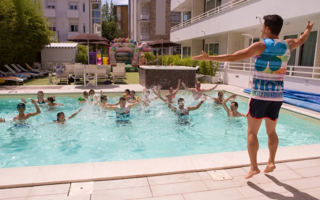 Color Mokambo Shore Hotel