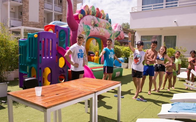 Color Mokambo Shore Hotel