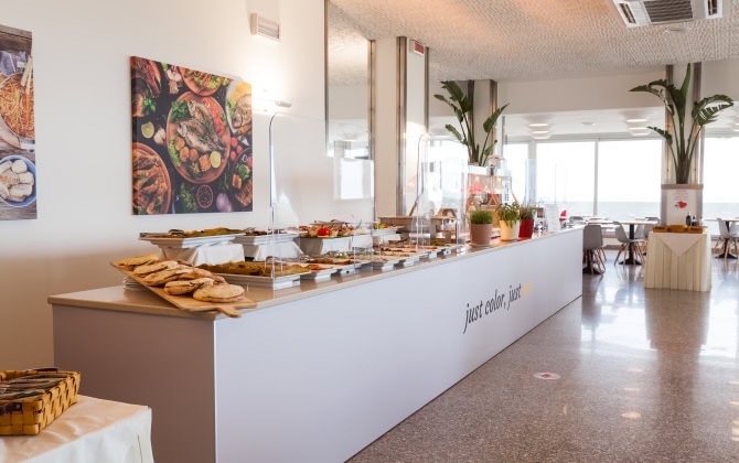 Color Ermitage Beach Family Hotel