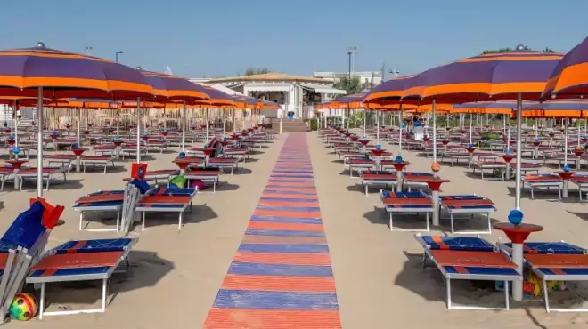 ANTICIPO D'ESTATE: SPIAGGIA INCLUSA AL CLUB LA VILLA !