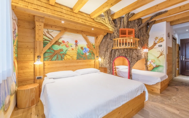 The Tom Thumb Room