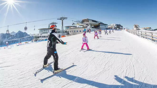 Frühling-Skifahren 7=6