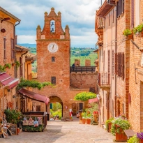 Viale principale del borgo medievale di Gradara