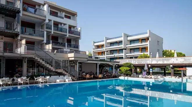 15 giugno – 15 luglio, Chiudi gli occhi un attimo e immaginati in Abruzzo…