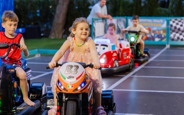 Color Dolmen Family Village