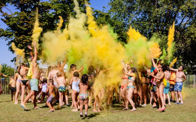 Color Dolmen Family Village